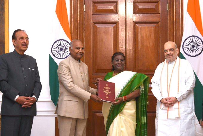 former President Ram Nath Kovind presented a comprehensive report on 'One Nation One Election (ONOE)' to President Droupadi Murmu