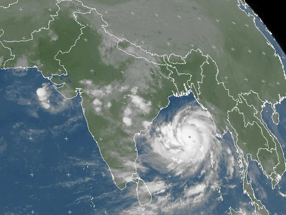 cyclone in bay of bengal