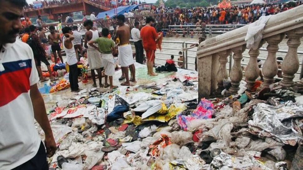 Photo 30,000 Tonnes of Garbage Litter Haridwar