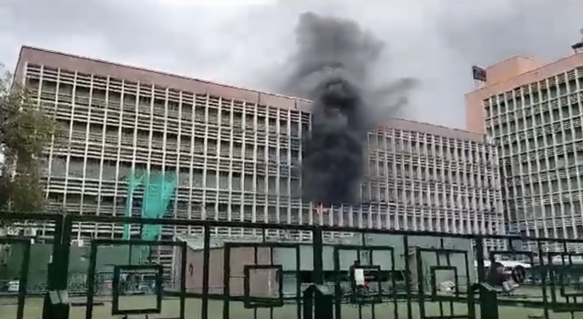 Photo Fire erupts at Delhi's AIIMS emergency ward, 