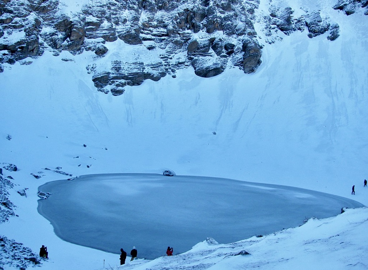 Photo The Skeleton Lake of Roopkund, India: