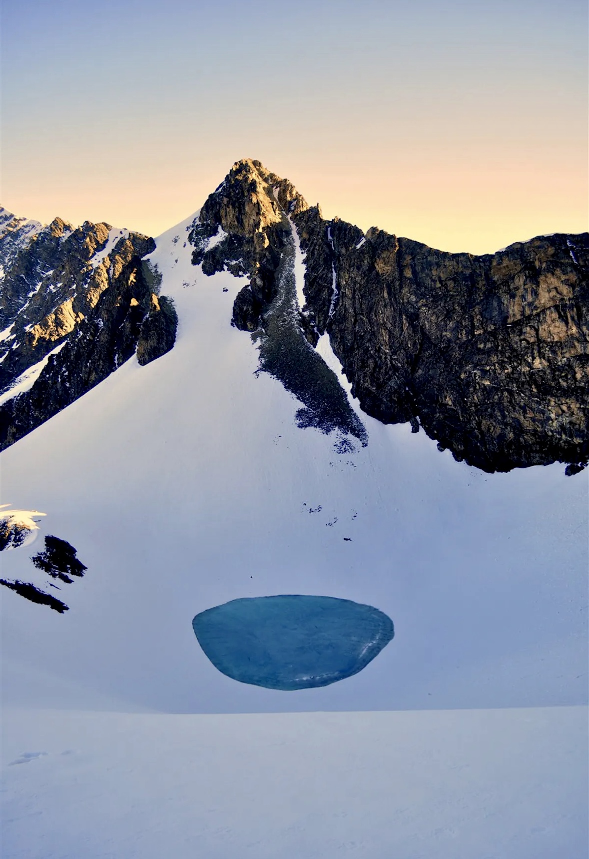 Photo The Skeleton Lake of Roopkund, India: