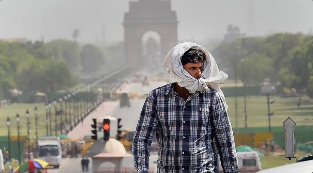 Delhi Heatwave Continues, Temperature Expected to Reach 45 Degrees