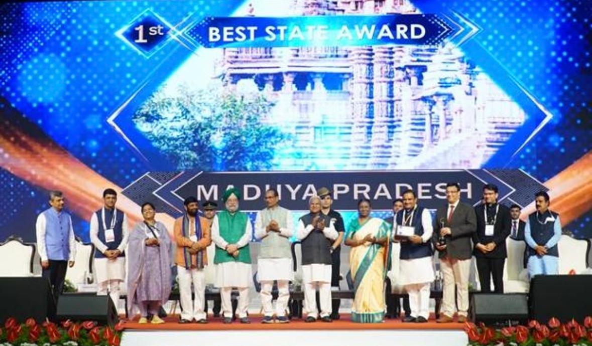 President honours 2022 India Smart City Award Contest winners