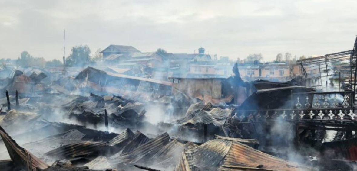 Massive Fire at Srinagar's Dal Lake Destroys Multiple Houseboats in India