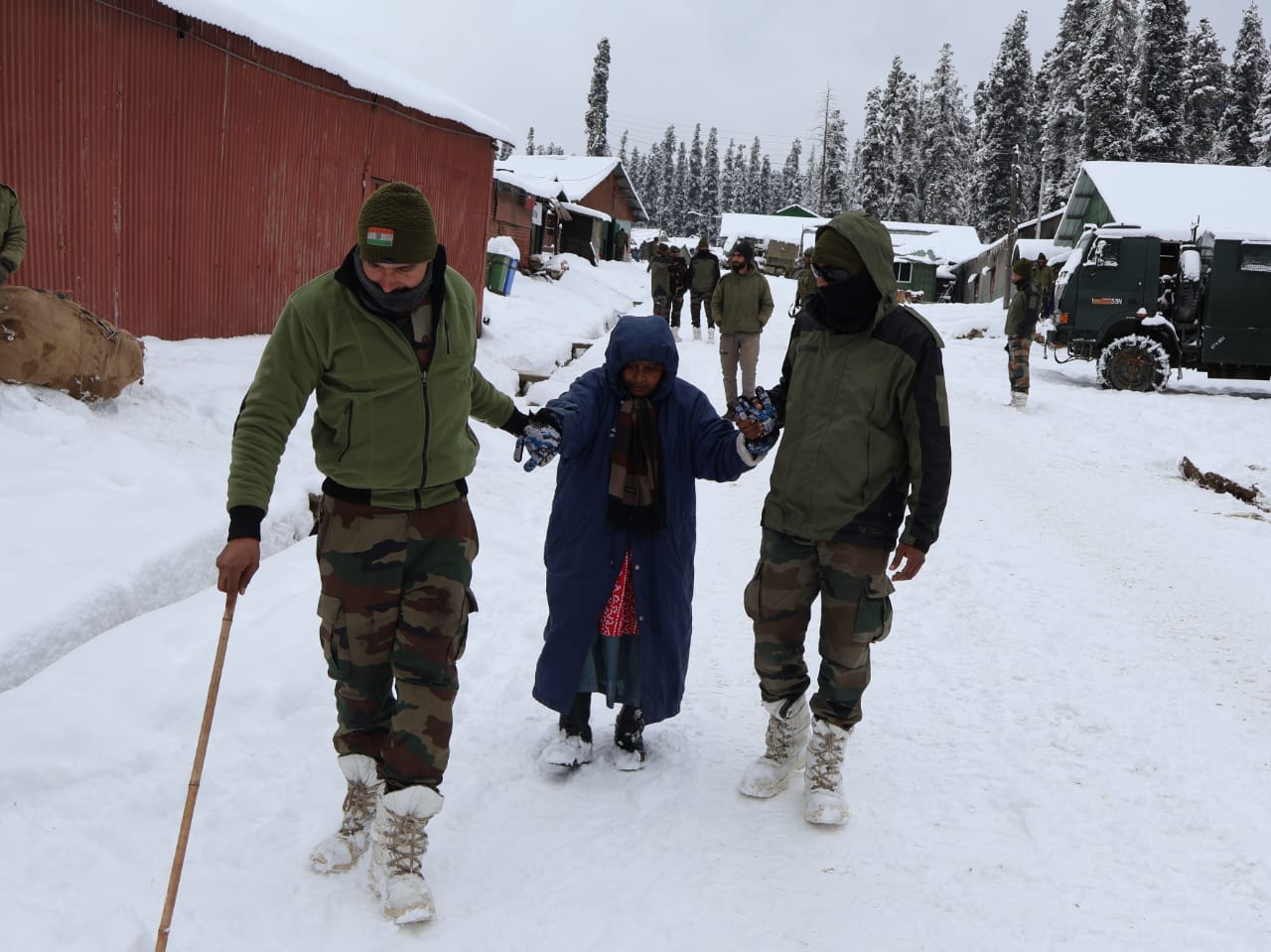 The Indian Army Rescues 60 Stranded Tourists in Kashmir's Gulmarg Amid Snowfall