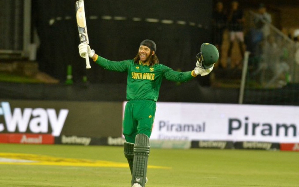 Tony de Zorzi's century helps South Africa secure a series-leveling win against India