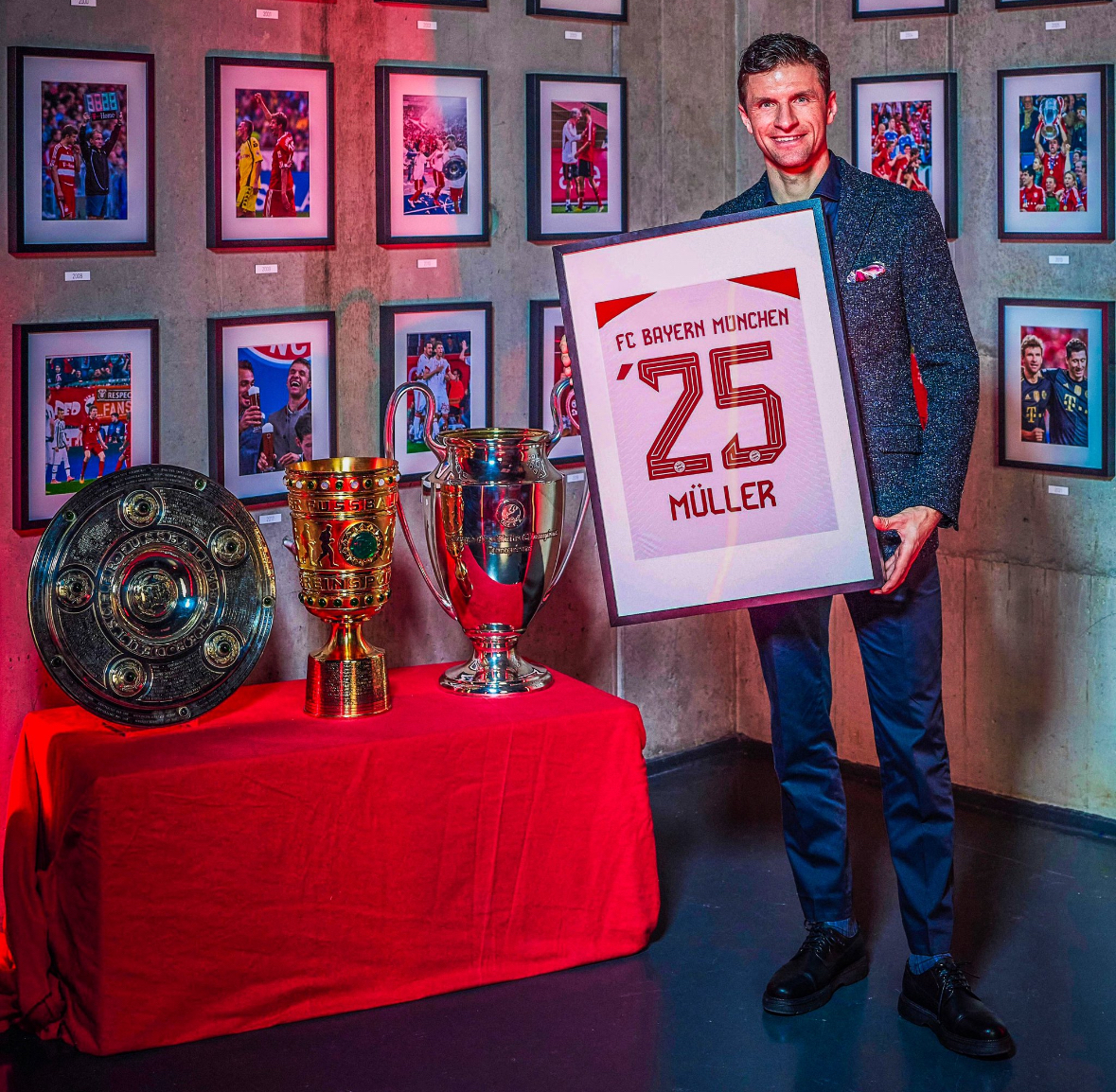 Thomas Mueller signs a contract extension with Bayern Munich until 2025