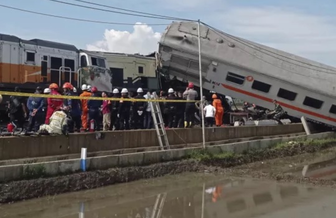 Fatal train collision on Indonesia's main island of Java claimed the lives of three