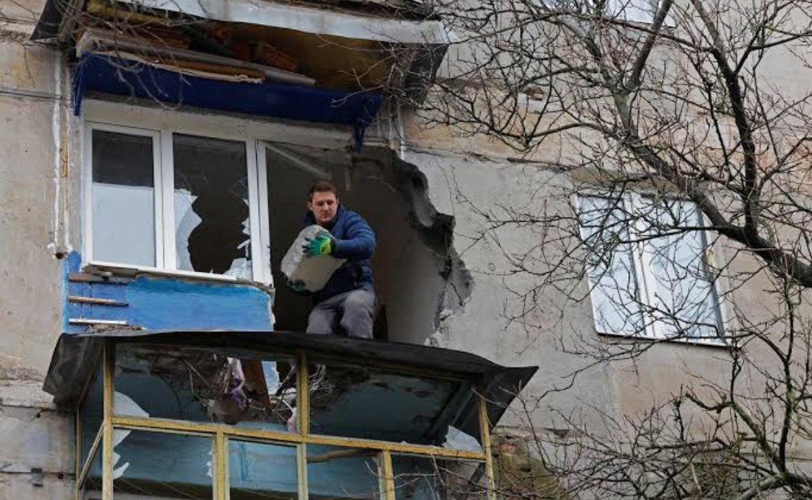 Attack in Donetsk Leaves 25 Dead as Ukrainian Forces Strike Suburban Shopping Area