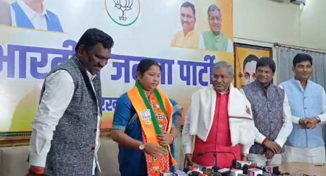 Jharkhand Congress Lone MP, Ex CM's Wife Switches to BJP