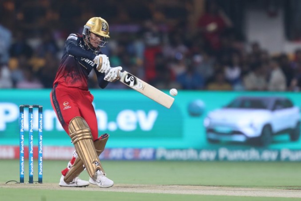 RCB Roars Again: Mandhana's Blitz and Dominant Bowling Secure Second Consecutive Win in WPL 2024