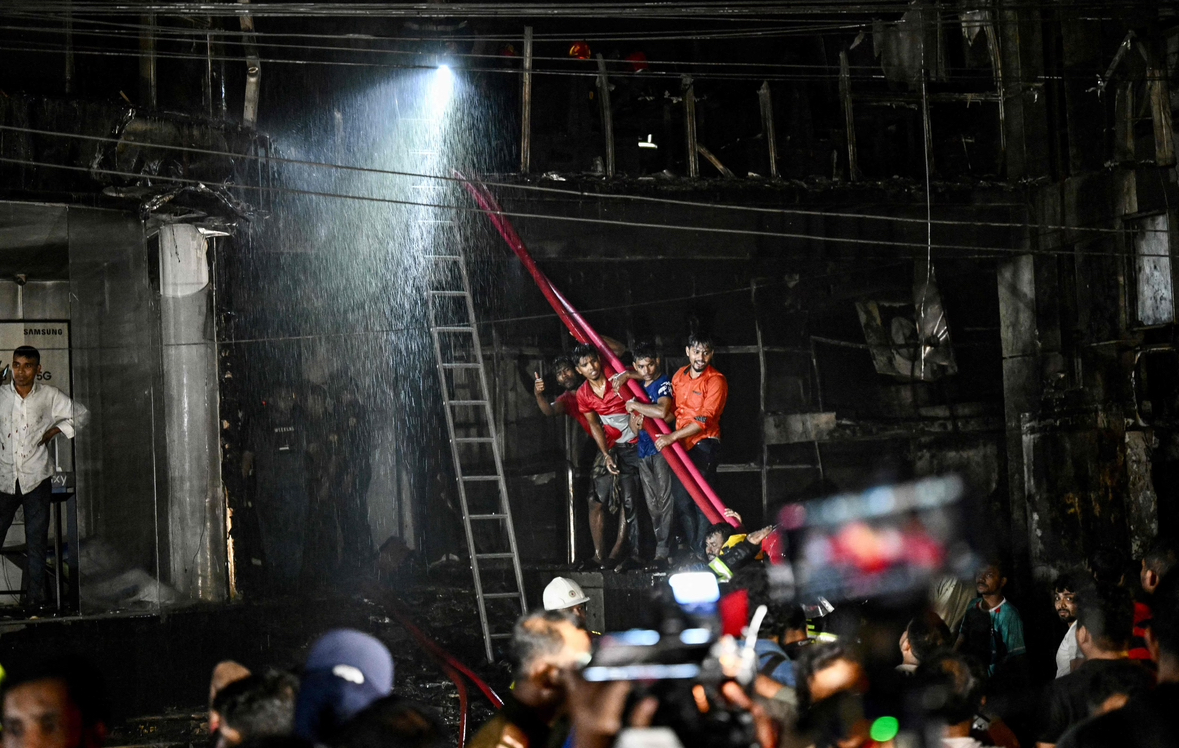 Fire at commercial complex in Dhaka kills 43, injures 22