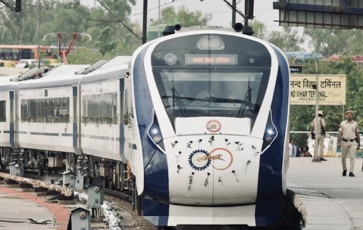 Union Railway Minister Unveils Vande Bharat Sleeper Coaches in Bengaluru