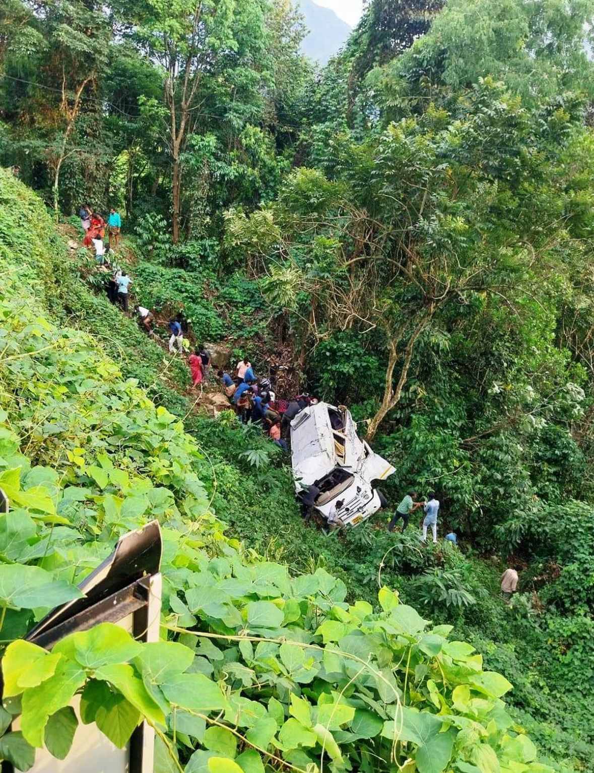 Tourist Vehicle from Tamil Nadu Overturns in Kerala: 3 Dead, 14 Injured