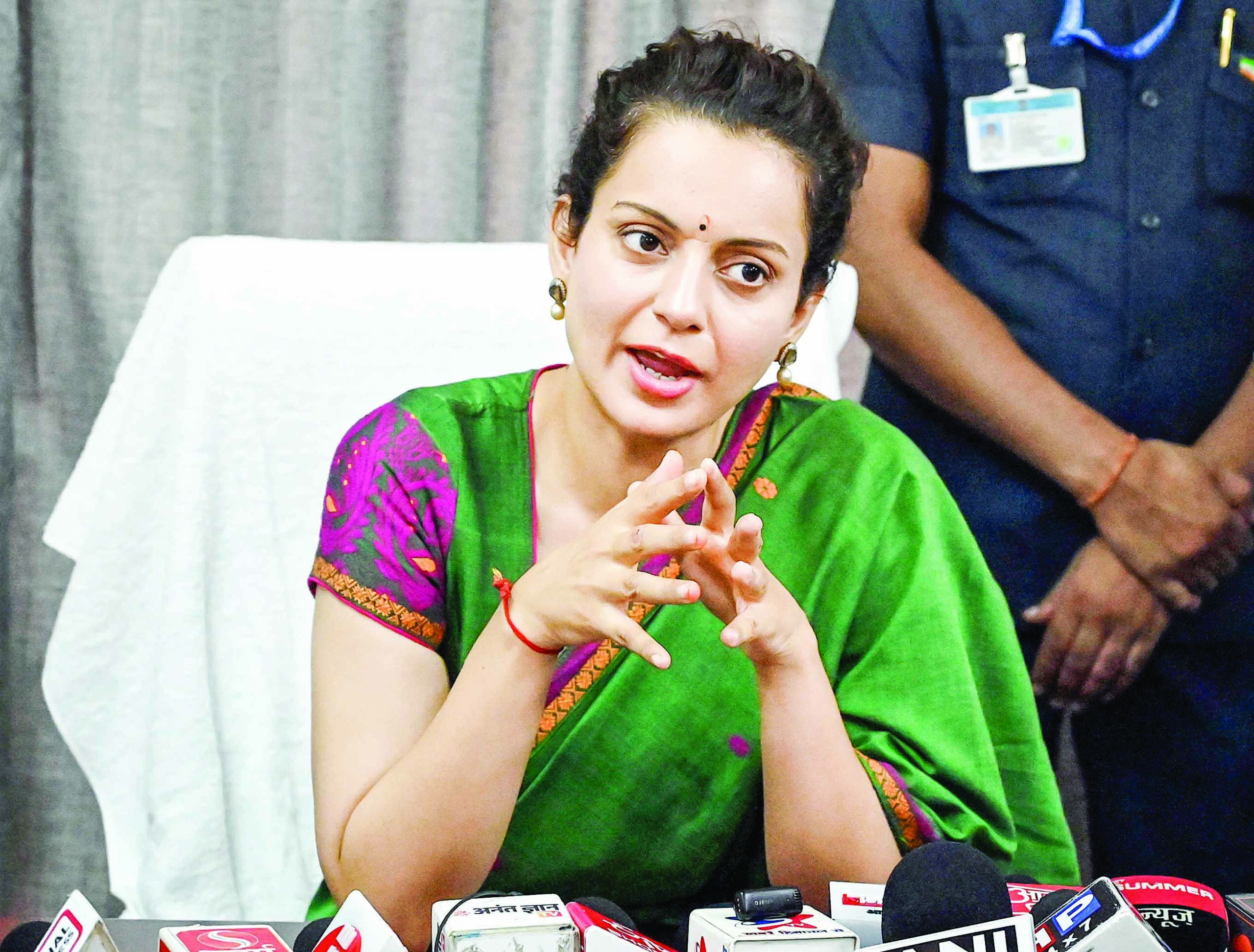 Is Kangana Becoming an 'Emergency' for BJP? 