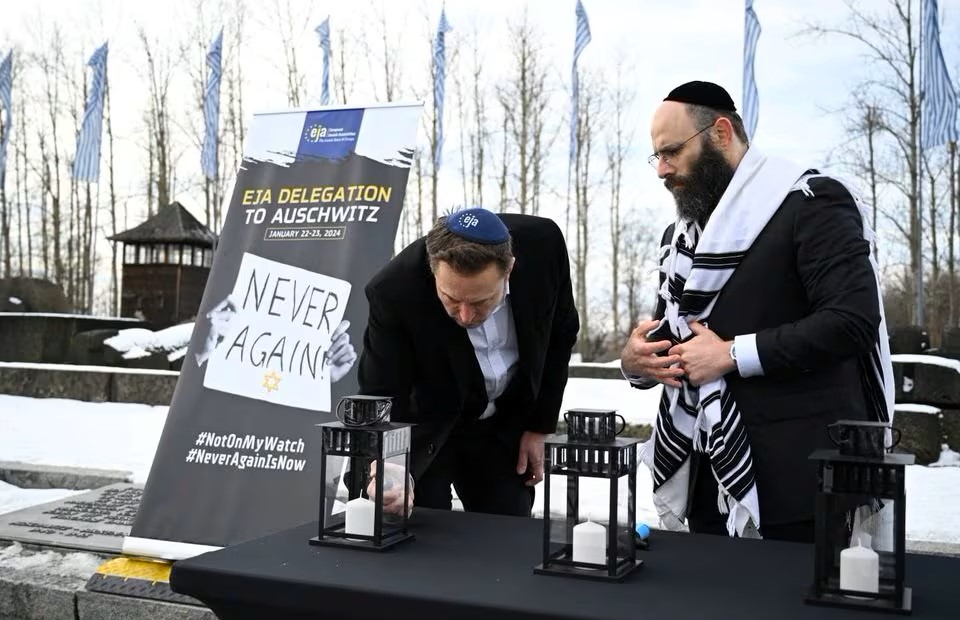 photo:Elon Musk takes part in a private visit to Auschwitz-Birkenau with European Jewish Association (EJA) Chairman Rabbi Menachem Margolin in Oswiecim, Poland