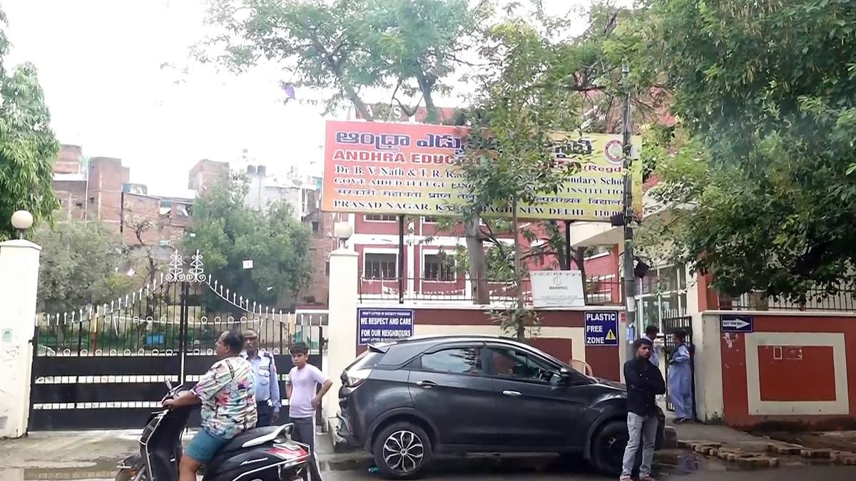 bomb hoax in delhi schools
