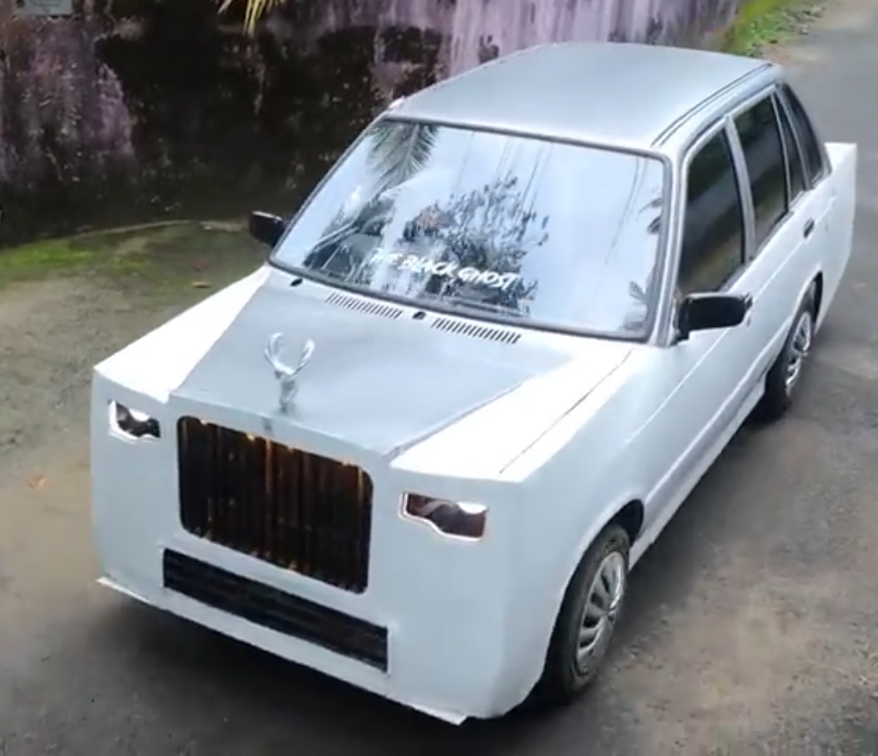 Photo: Maruti 800 x Rolls-Royce l