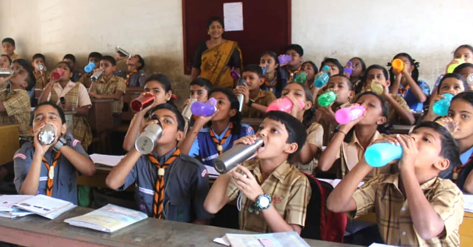kids drinking water at school