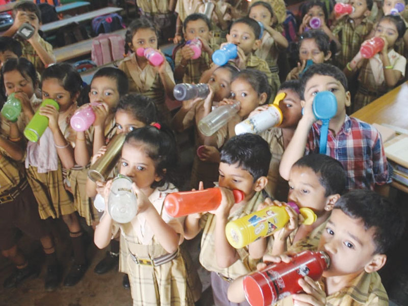 kids drinking water