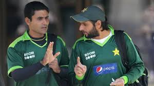 Afridi, upon realising the gravity of Razzaq's statement, expressed his intent to text Razzaq and urge him to apologise for the inappropriate comments. 