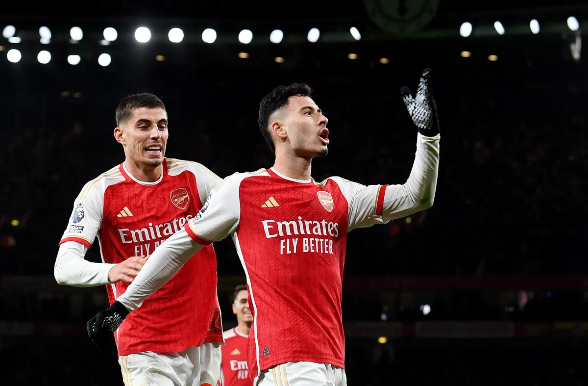 Arsenal beats Liverpool 3-1 to ignite title race