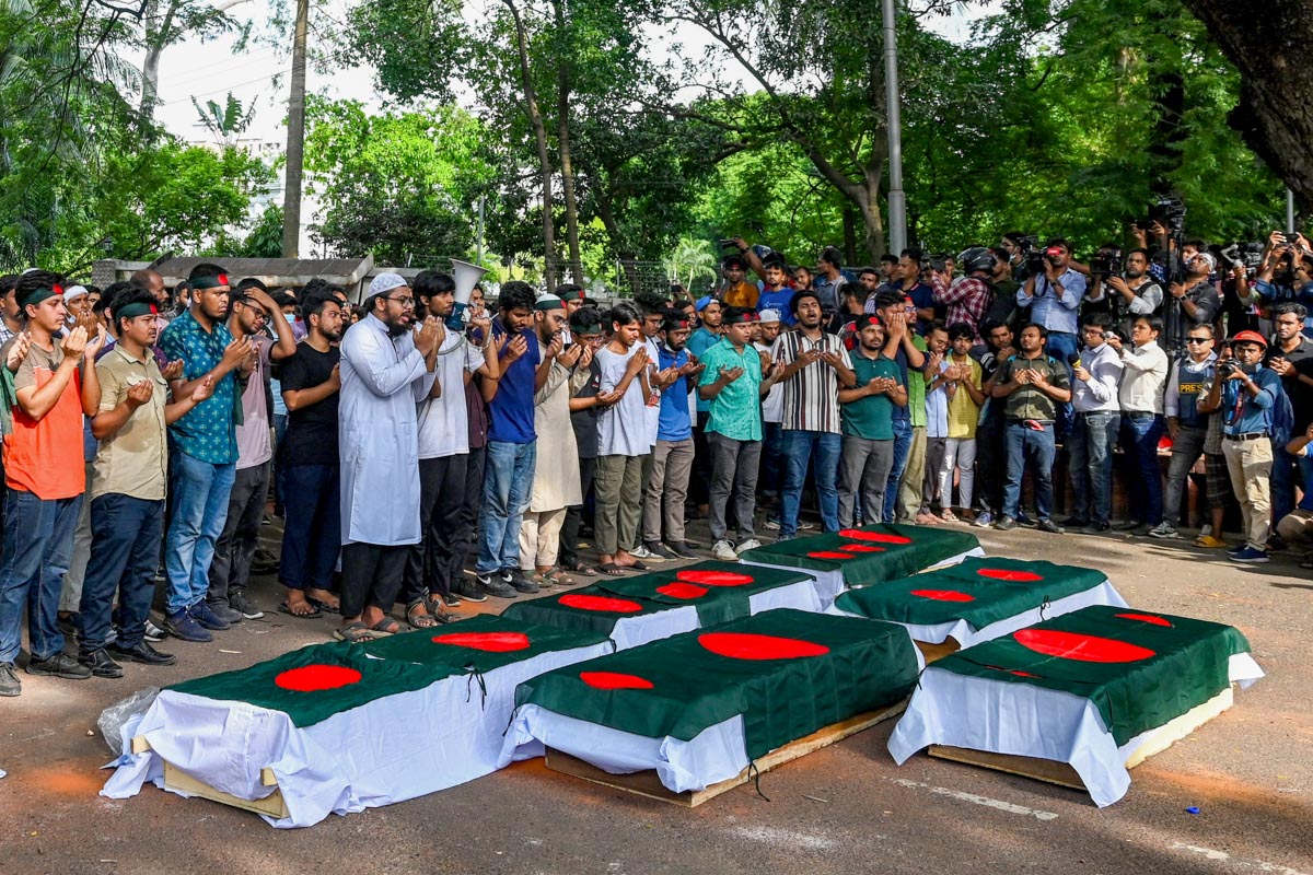 Bangladesh Civil War - Hundreds of peaceful student protestors shot dead as Sheikh Hasina fails a nation