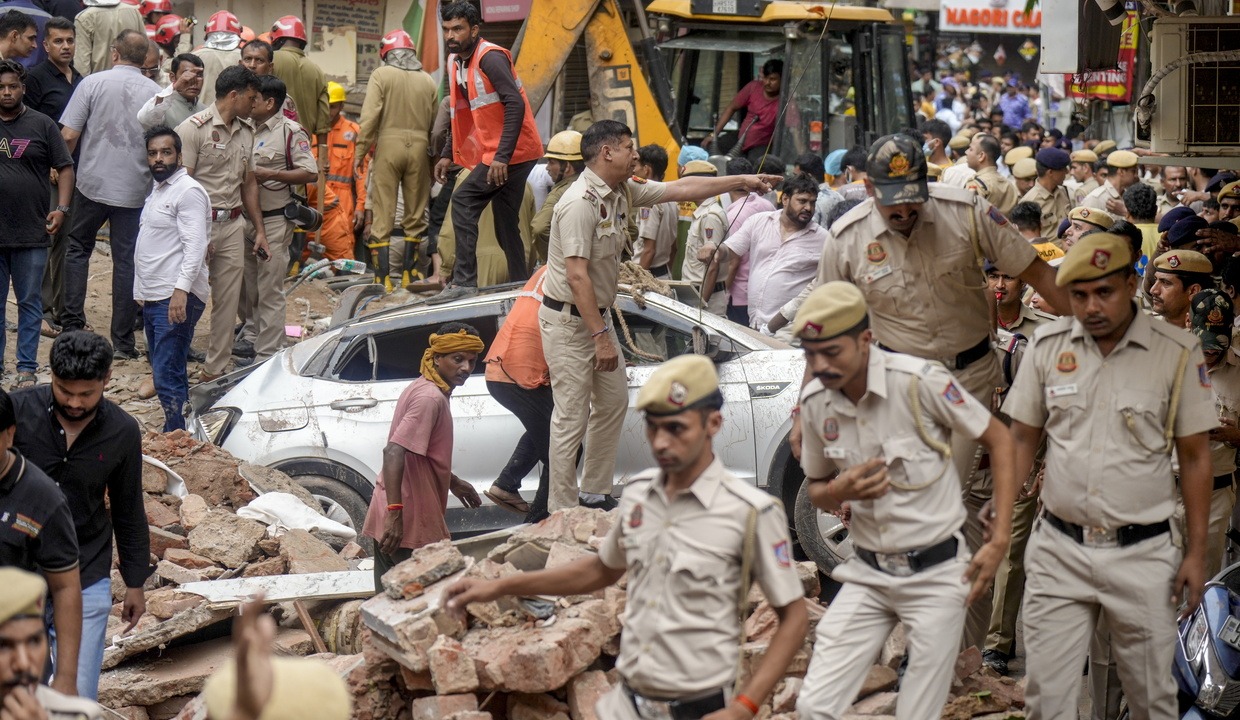 Delhi building collapse, Satya Niketan
