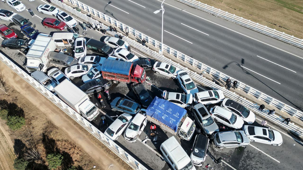  Crash of 200+ Cars in China