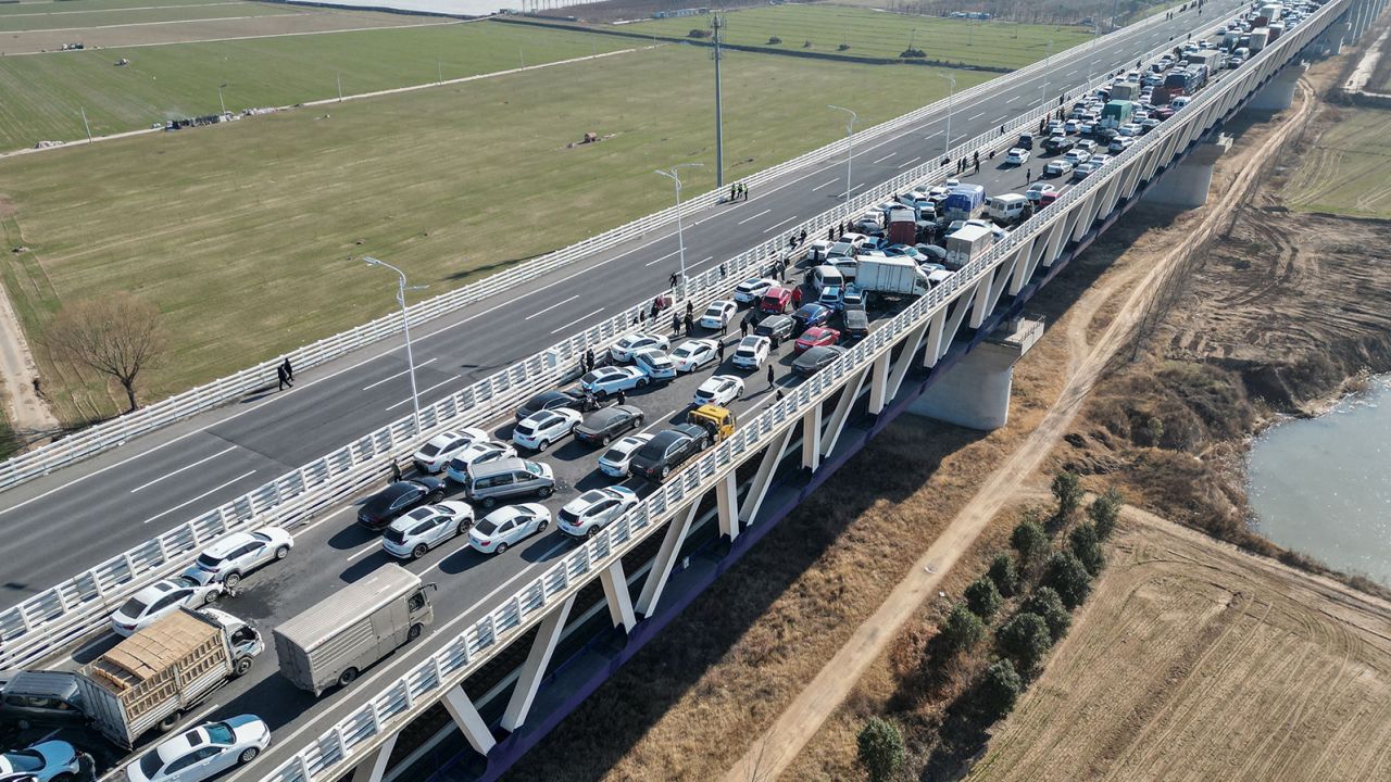  Crash of 200+ Cars in China