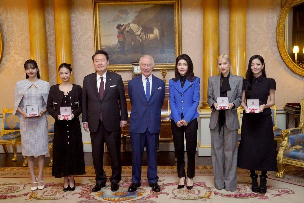  King Charles III hosted South Korean President Yoon Suk Yeol and his wife to Buckingham Palace for a South Korea-UK state banquet. 