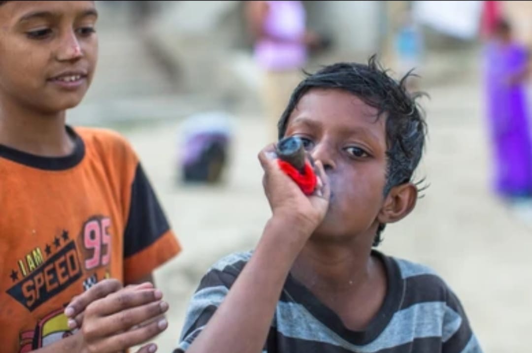 Kids smoking 