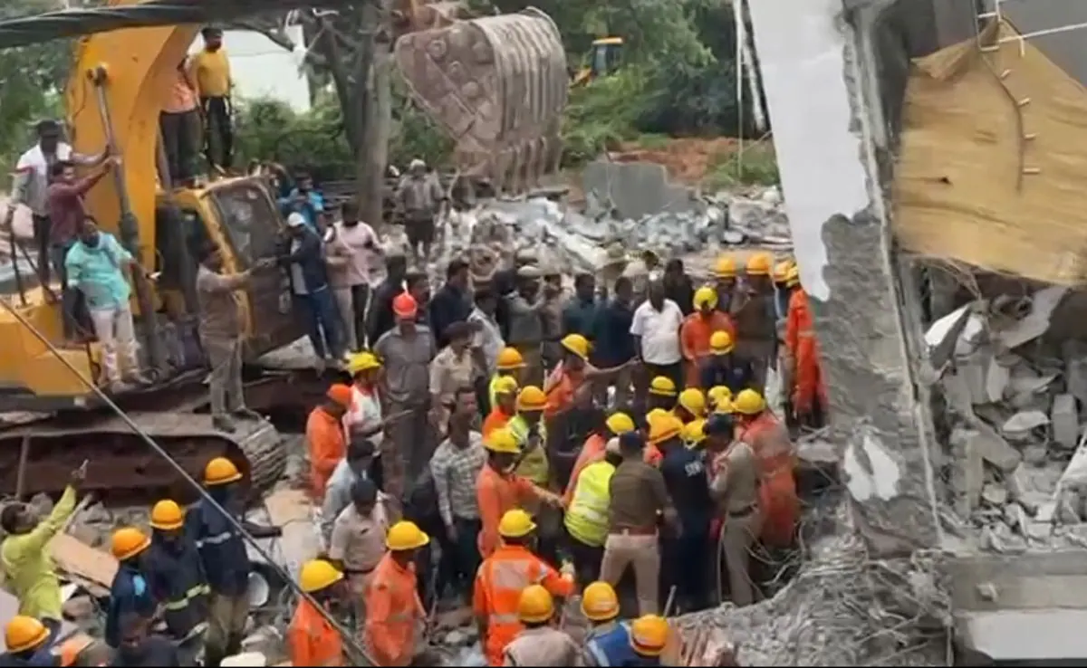 bengluru building collapsed