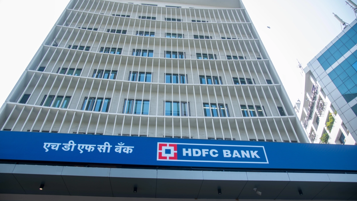 LIC gets RBI nod to raise HDFC Bank stake to 9.99%