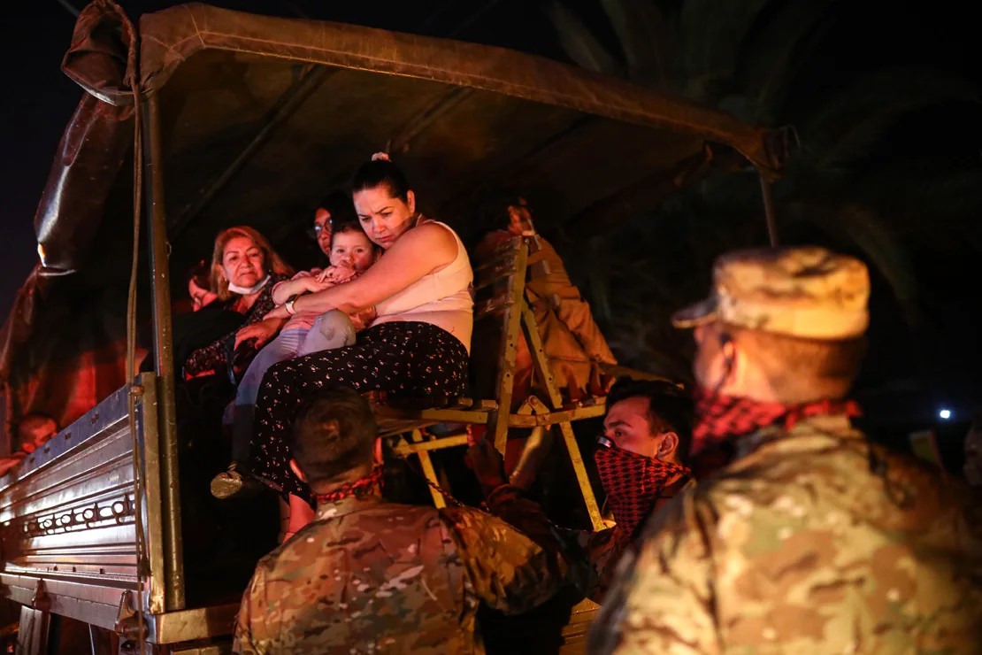 photo: Residents being evacuated by the military in Valparaiso, Chile