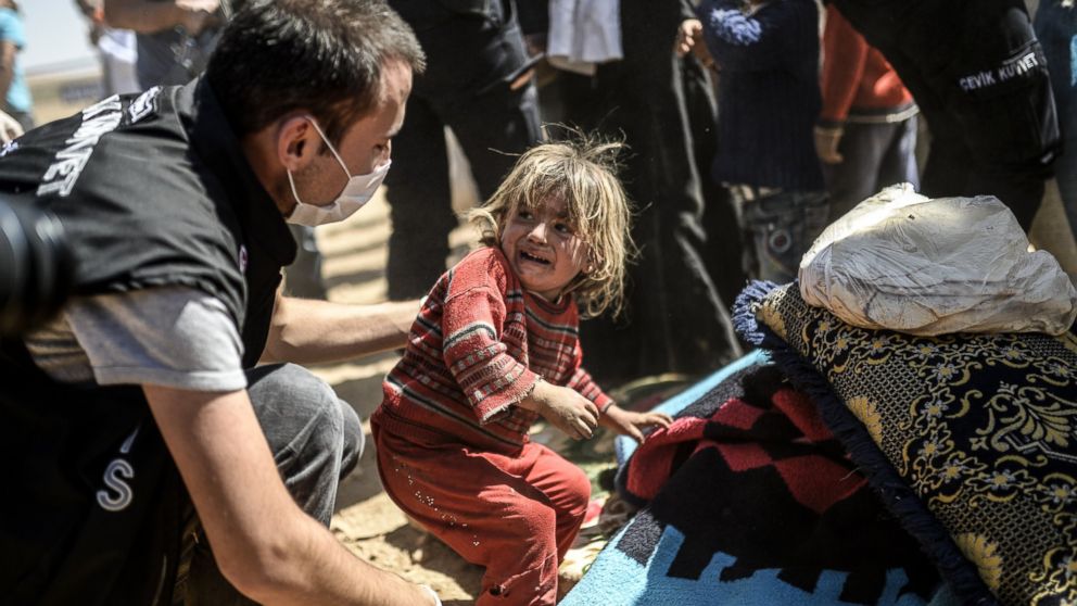 photo: refugees crying