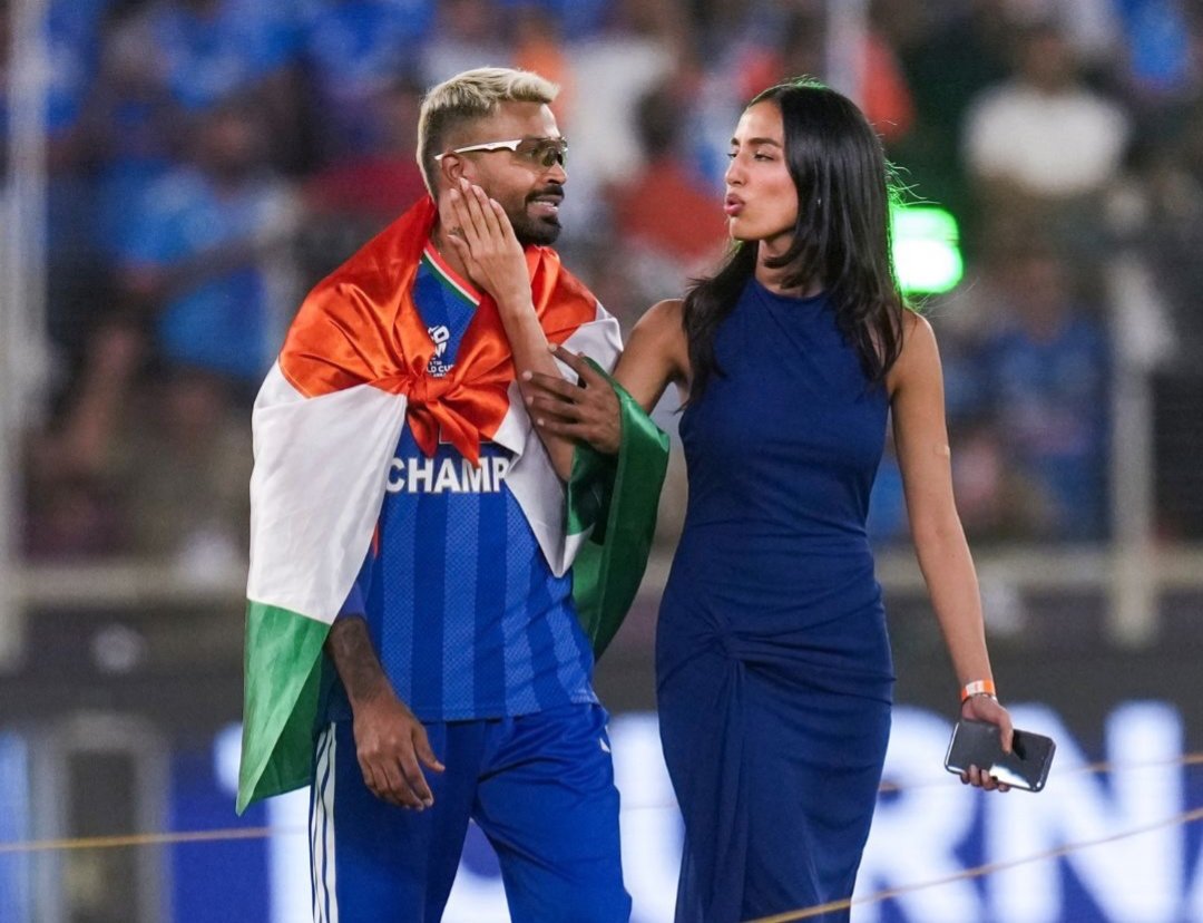 complaint filed against hardik pandya for allegedly insulting national flag