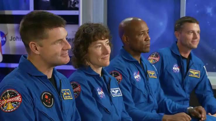 4 astronauts selected to land moon