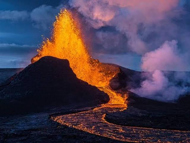 The administration cautioned that earthquakes might exceed previous magnitudes, potentially causing an eruption of the Volcano