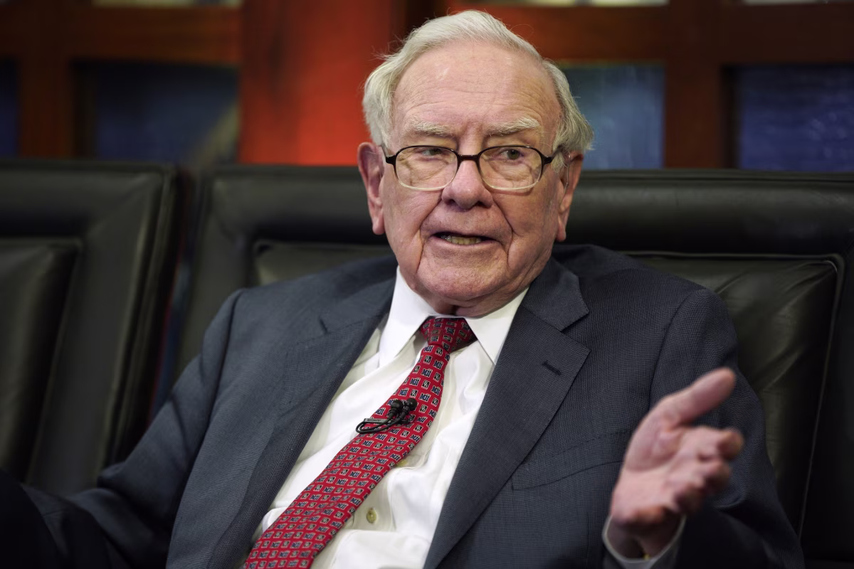 Warren Buffett Steps Down as Berkshire Chairman