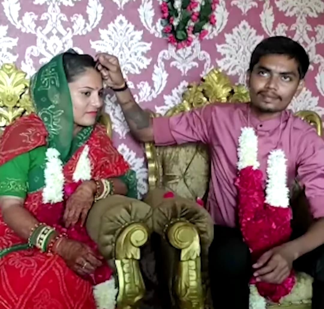 During the pheras, groom carried his specially abled bride. (YouTube India today) 