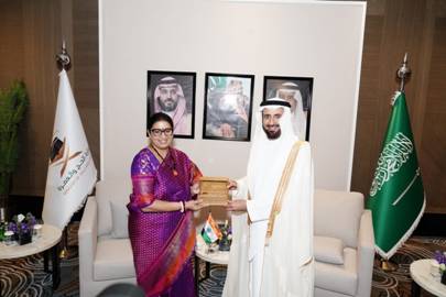 Smt. Smriti Zubin Irani with  Shri. Muraleedharan