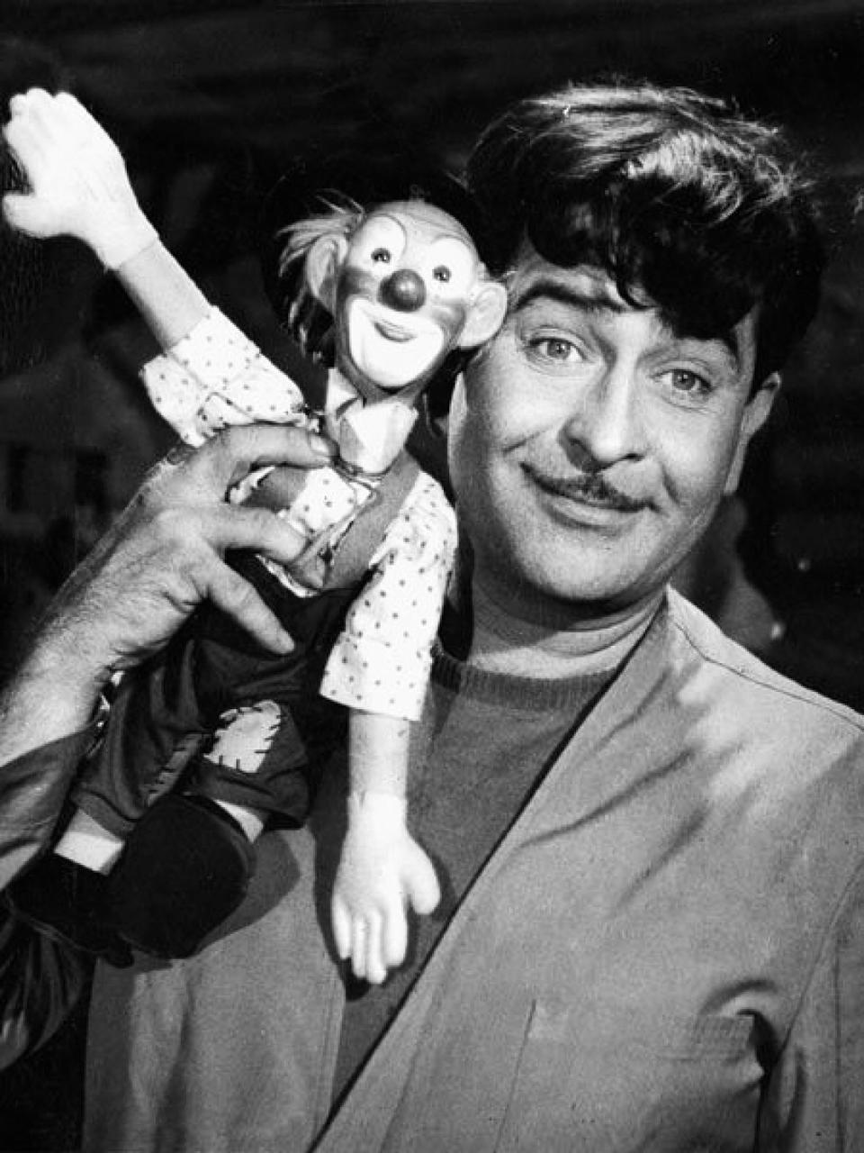 In 'Mera Naam Joker' (1970), Raj Kapoor not only played the lead character but also directed the film.