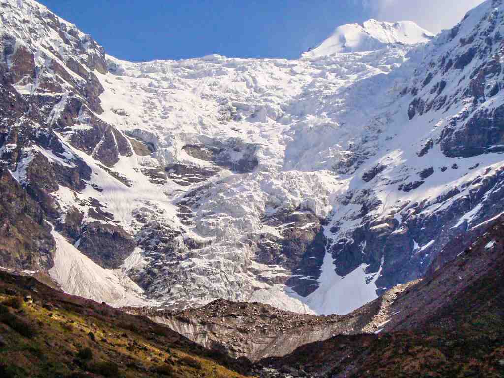 Kafni Glacier in Pithoragarh seems ethereal and more like a painting with snow and ice, surrounded by the tall Himalayan mountains.