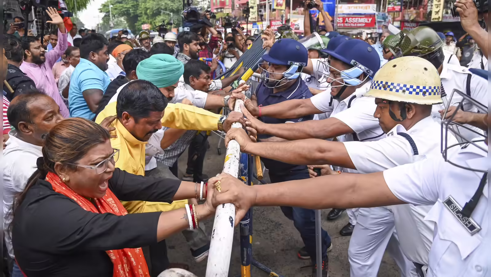 The incident took place on June 25, 2025, inside the guard’s room of South Calcutta Law College. 