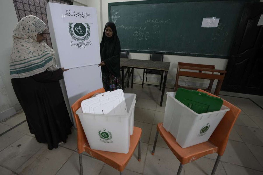 Photo: Pakistan's general elections begin