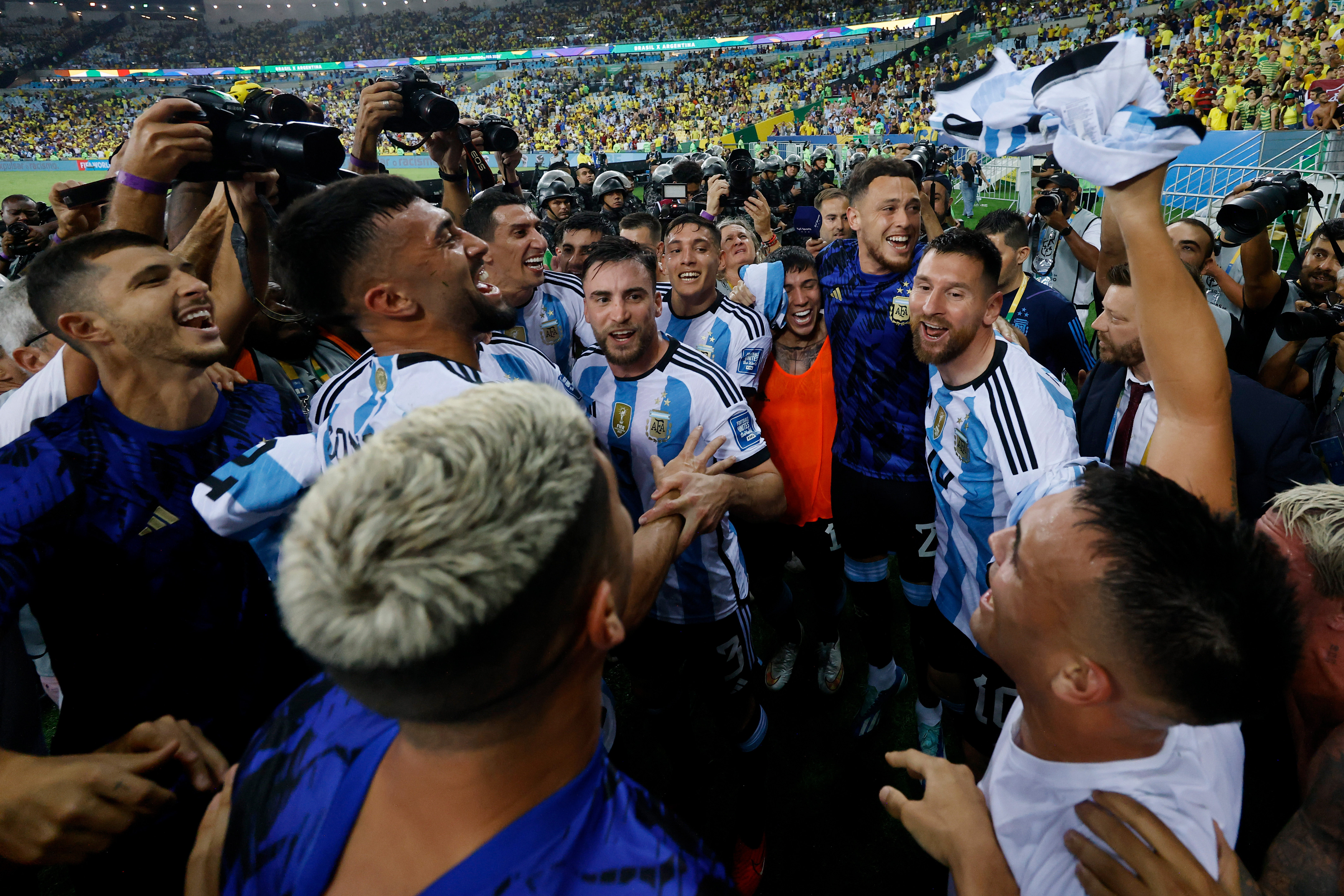 Photo: Argentina triumphs 1-0 over Brazil despite kickoff delay from fan-police clash