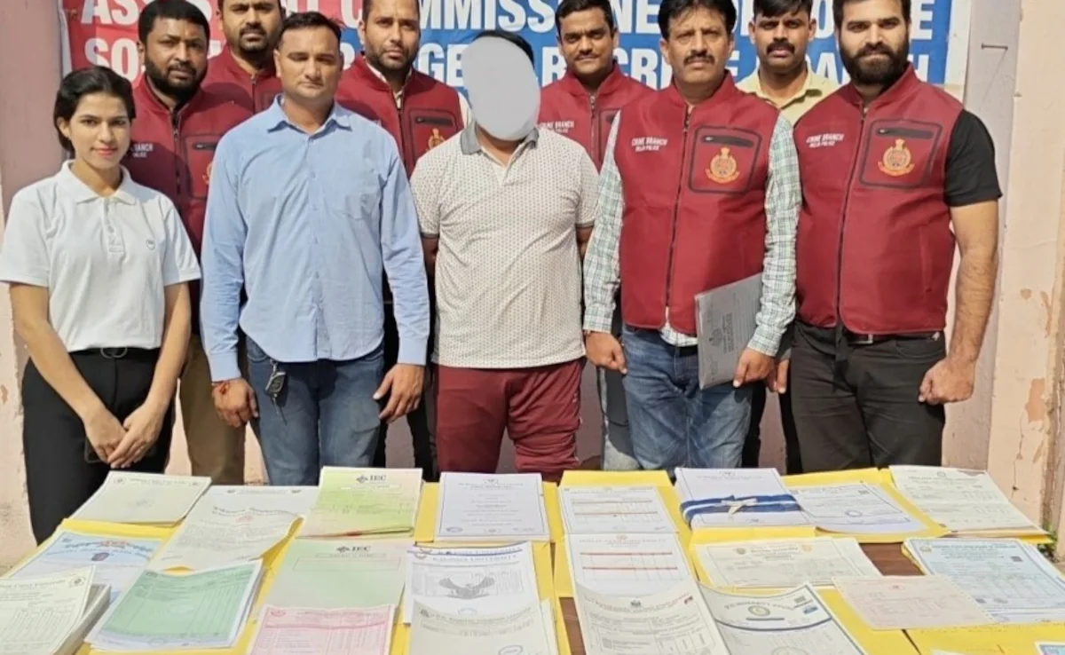 Photo: Many used fake degrees to get jobs, racket busted in Delhi