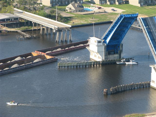 image: Interstate 40 Bridge: A barge strike in Oklahoma in 2002